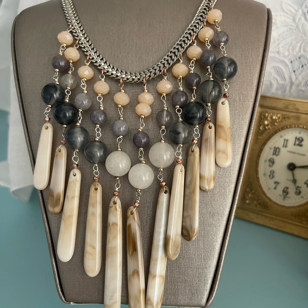 📿💎VINTAGE NAKAMOL STONE, RESIN AND GLASS NECKLACE ON SILVER TONE COBRA CHAIN